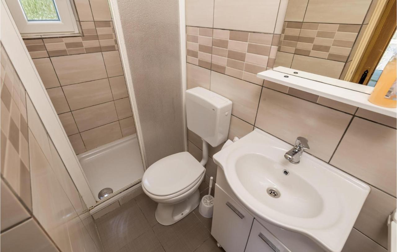 1 Bedroom Amazing Apartment In Kampor Εξωτερικό φωτογραφία