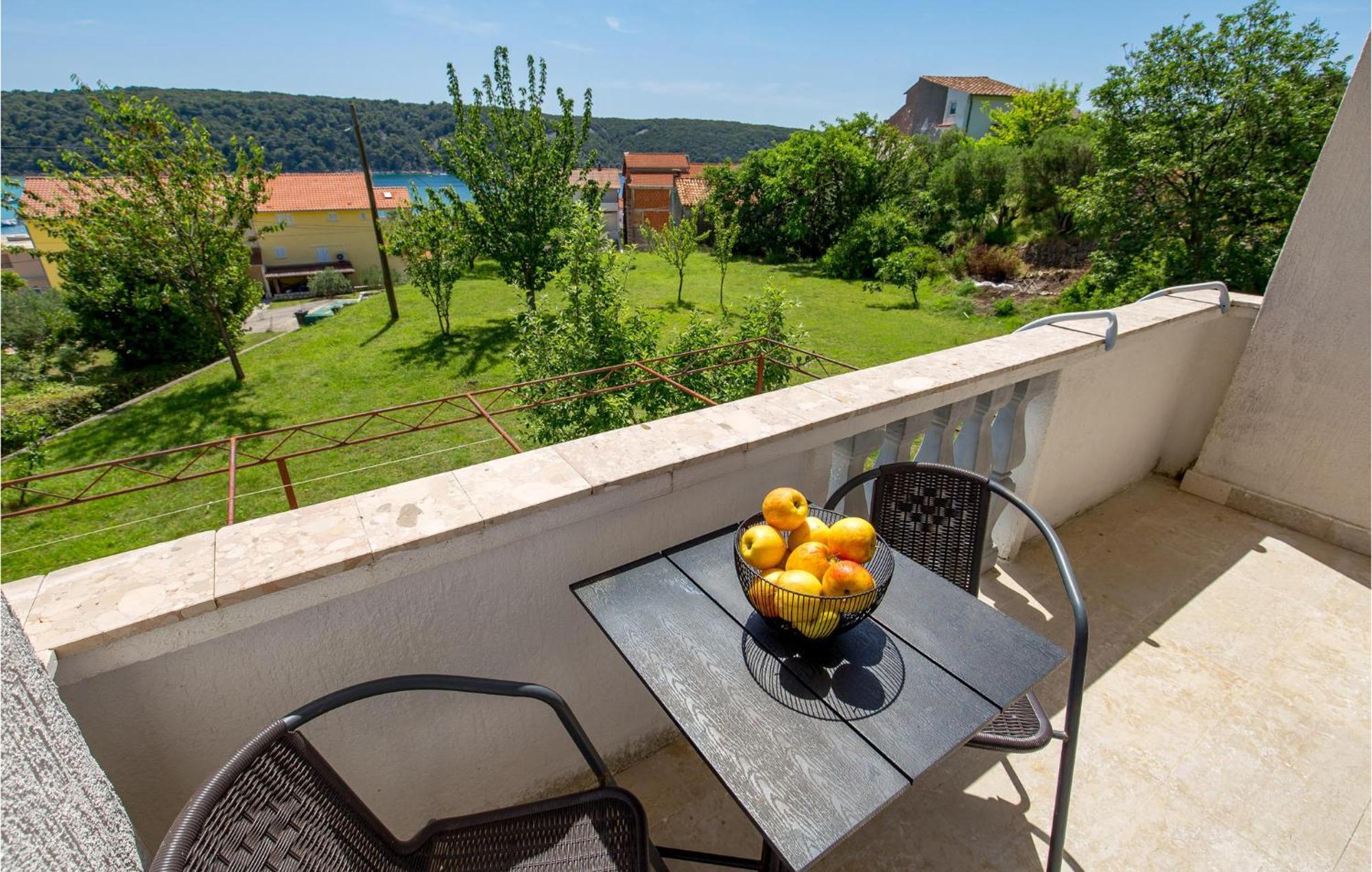 1 Bedroom Amazing Apartment In Kampor Εξωτερικό φωτογραφία
