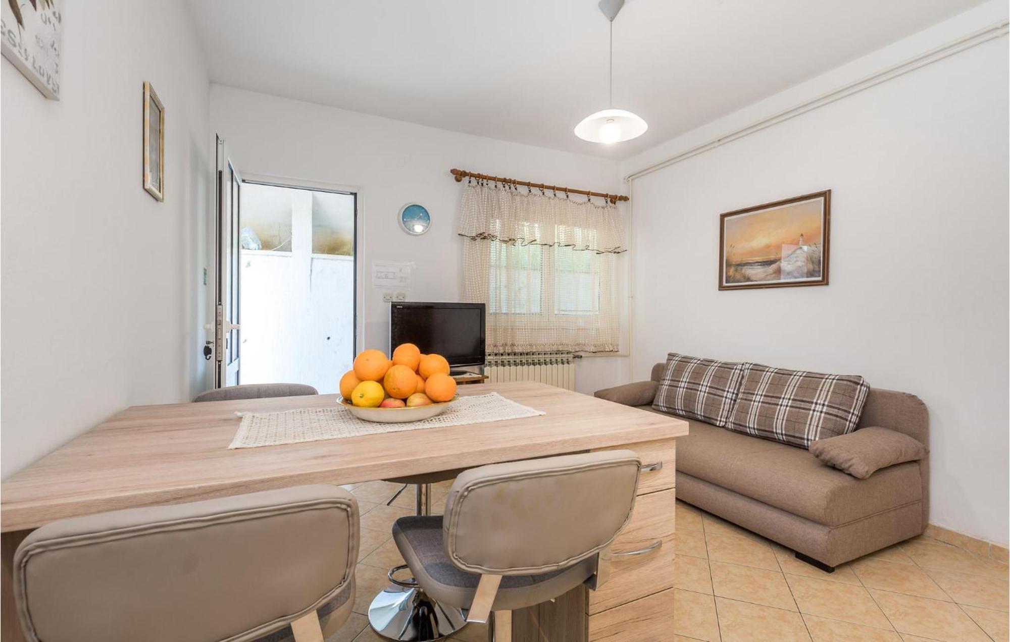 1 Bedroom Amazing Apartment In Kampor Εξωτερικό φωτογραφία