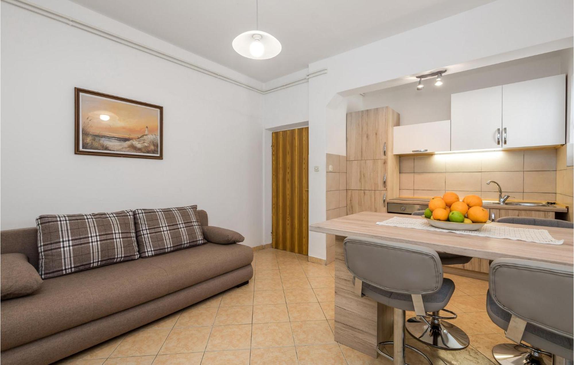 1 Bedroom Amazing Apartment In Kampor Εξωτερικό φωτογραφία