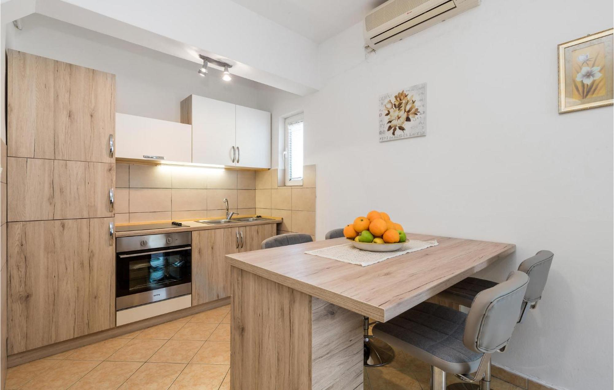1 Bedroom Amazing Apartment In Kampor Εξωτερικό φωτογραφία
