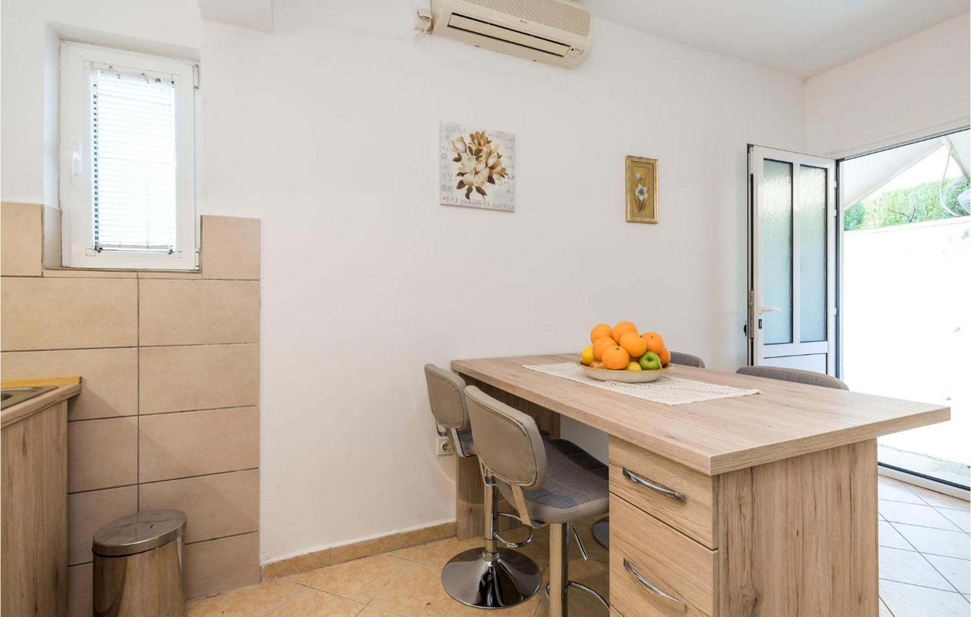 1 Bedroom Amazing Apartment In Kampor Εξωτερικό φωτογραφία