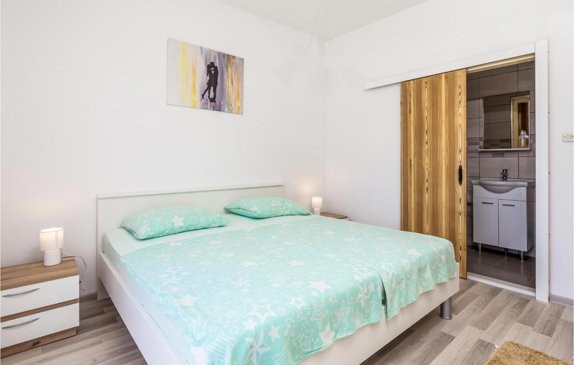 1 Bedroom Amazing Apartment In Kampor Εξωτερικό φωτογραφία