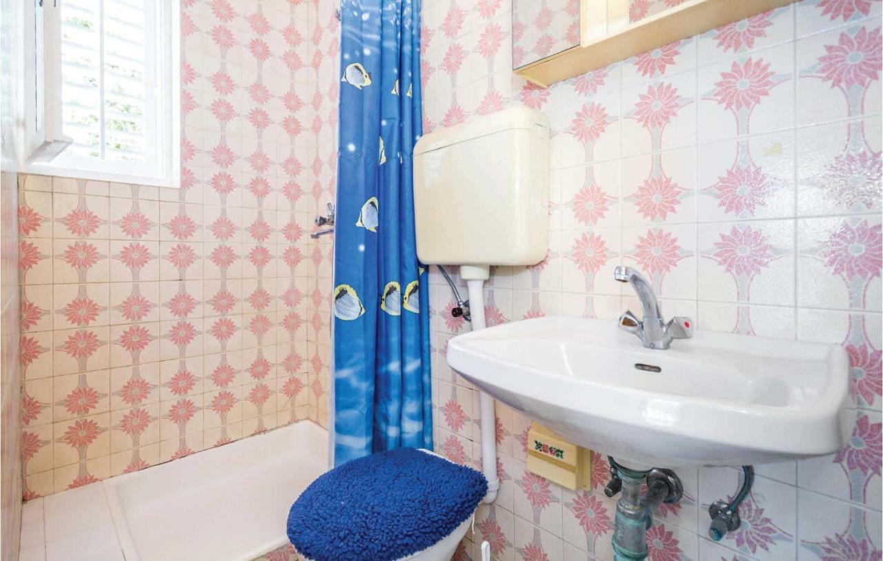 1 Bedroom Amazing Apartment In Kampor Εξωτερικό φωτογραφία